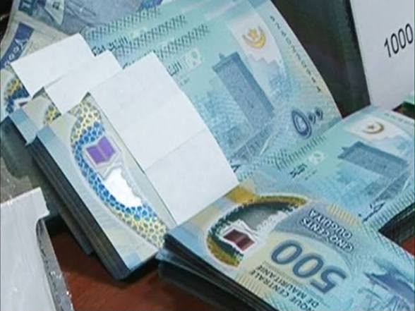 الدولار يتراجع بشكل محدود مقابل الأوقية الموريتانية