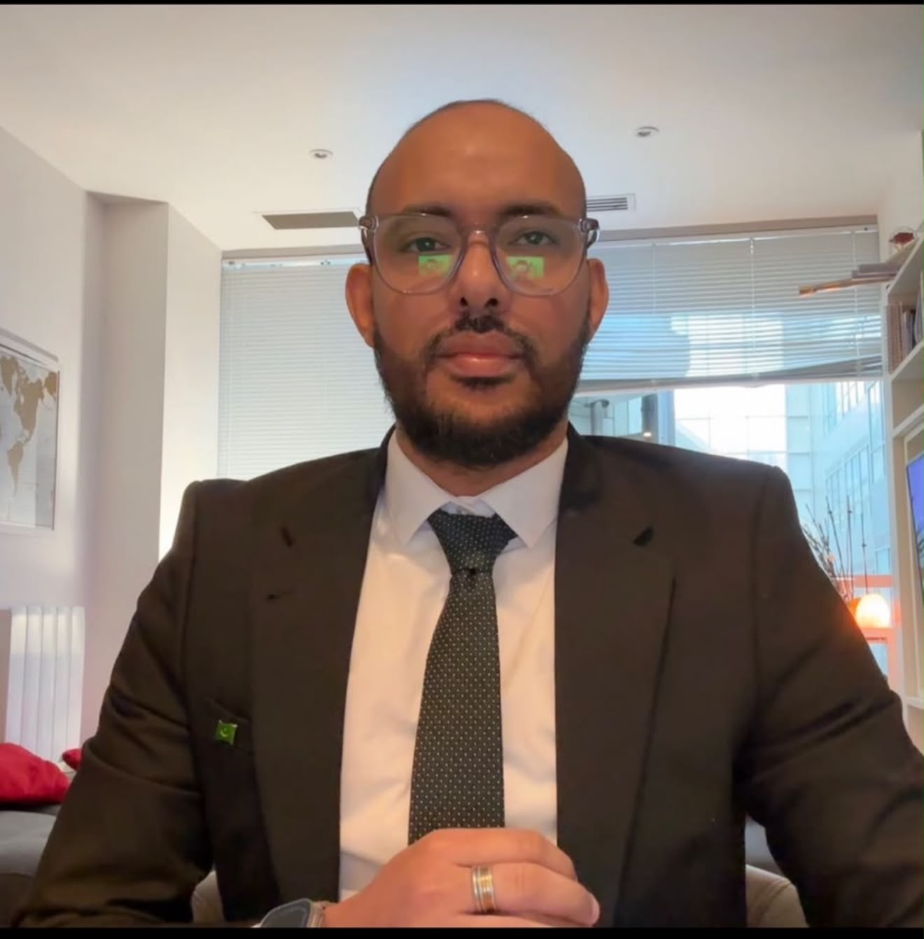 سلطان البان: يدعو للإنصاف في تحقيقات الابتزاز الرقمي وإصدار بيان رسمي يُوضح الحقائق