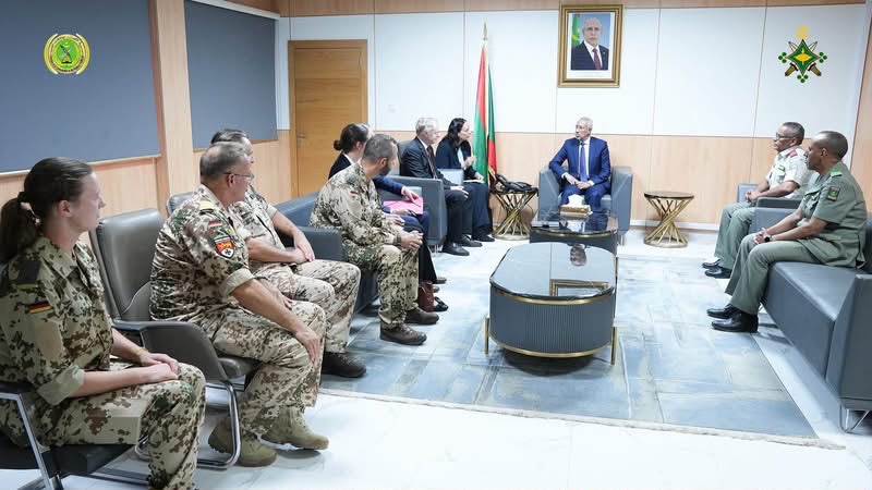 وزير الدفاع يستقبل وفدا عسكريا من وزارة الدفاع الألمانية